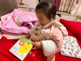 《小鸡球球触摸玩具书》：把动物的特征都描绘出来了，不用担心用什么方式去形容了。