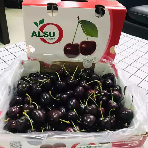 智利 奥数ALSU车厘子🍒4斤装左右/盒 3J大果 SANTINA❣高品质，热卖中💥 奥数真的是不可多得的空运好货✔个个漂亮，个个脆甜浓郁😋  无di黑车 嘎嘣脆甜 车厘子味浓郁 商品图3