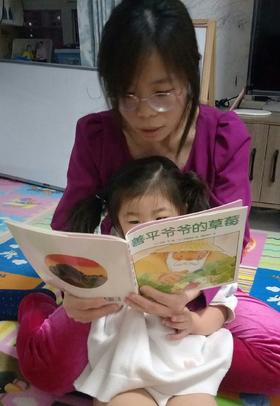 《善平爷爷的草莓》这本书讲述了一个温暖的故事