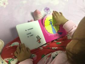 《0-3岁逻辑思维启蒙玩具书》：经常一看就不起来了，翻来覆去的