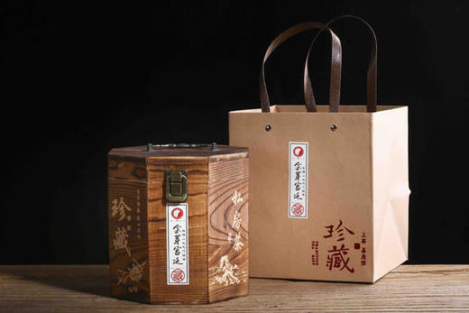 品质熟茶推荐：1996年勐海普洱金针（宫廷）。此茶的选料精细，多为芽头，经过多年的转化，茶叶表面呈金黄色金芽显露，纯干仓放下来的陈香浓郁，滋味浓醇，条索形美，汤色红浓明亮，内涵丰富，香高味浓，生津回甘 商品图0