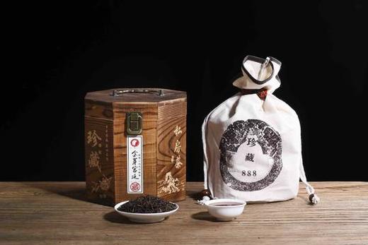 品质熟茶推荐：1996年勐海普洱金针（宫廷）。此茶的选料精细，多为芽头，经过多年的转化，茶叶表面呈金黄色金芽显露，纯干仓放下来的陈香浓郁，滋味浓醇，条索形美，汤色红浓明亮，内涵丰富，香高味浓，生津回甘 商品图13