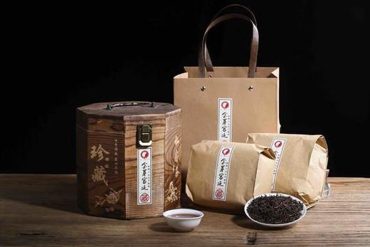 品质熟茶推荐：1996年勐海普洱金针（宫廷）。此茶的选料精细，多为芽头，经过多年的转化，茶叶表面呈金黄色金芽显露，纯干仓放下来的陈香浓郁，滋味浓醇，条索形美，汤色红浓明亮，内涵丰富，香高味浓，生津回甘 商品图14