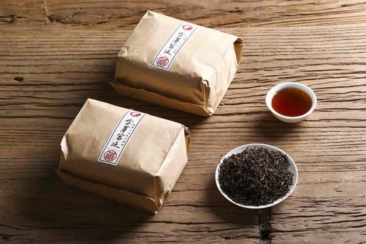 品质熟茶推荐：1996年勐海普洱金针（宫廷）。此茶的选料精细，多为芽头，经过多年的转化，茶叶表面呈金黄色金芽显露，纯干仓放下来的陈香浓郁，滋味浓醇，条索形美，汤色红浓明亮，内涵丰富，香高味浓，生津回甘 商品图3