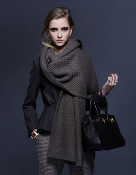 BV编织围巾，低调奢华