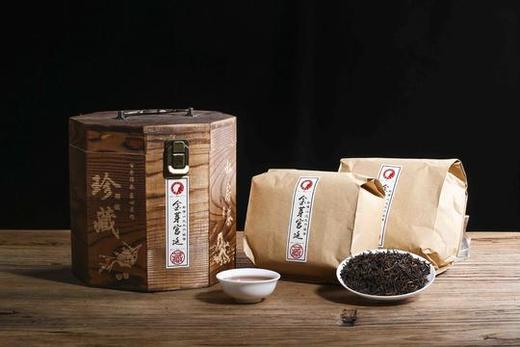 品质熟茶推荐：1996年勐海普洱金针（宫廷）。此茶的选料精细，多为芽头，经过多年的转化，茶叶表面呈金黄色金芽显露，纯干仓放下来的陈香浓郁，滋味浓醇，条索形美，汤色红浓明亮，内涵丰富，香高味浓，生津回甘 商品图12