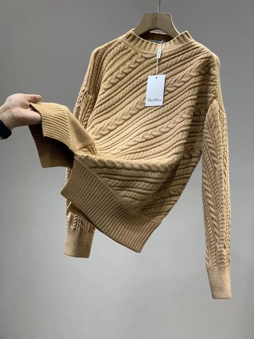 法国max秋冬明星同款,火爆麻花针织工艺,复古半高领开叉复古慵懒女士