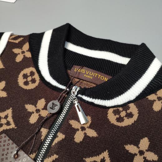 点此购买 lv男女款老花拼接满印拉链毛衣 ll 170540