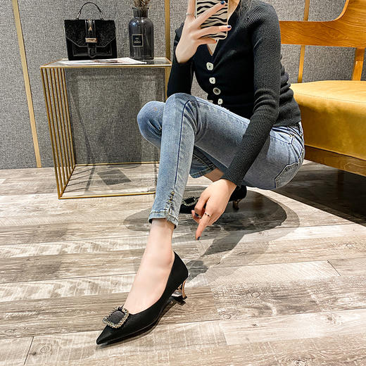 从“一块鞋面料”到“一个产业” 金融活水激发企业新动能