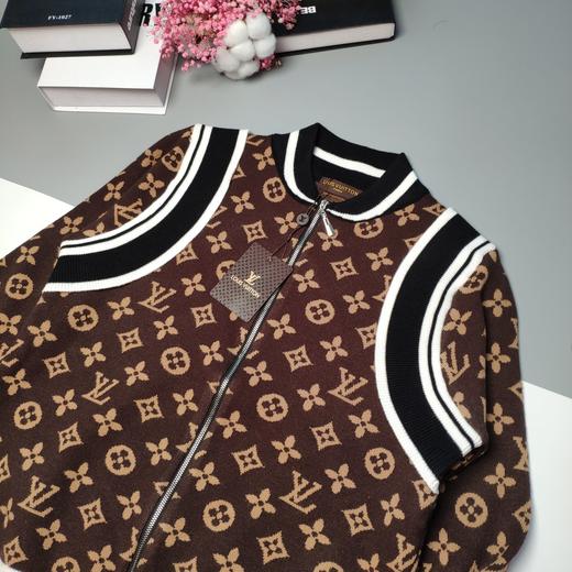 点此购买 lv男女款老花拼接满印拉链毛衣 ll 170540