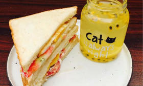 鸡蛋西红柿三明治