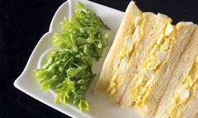 鸡蛋三明治