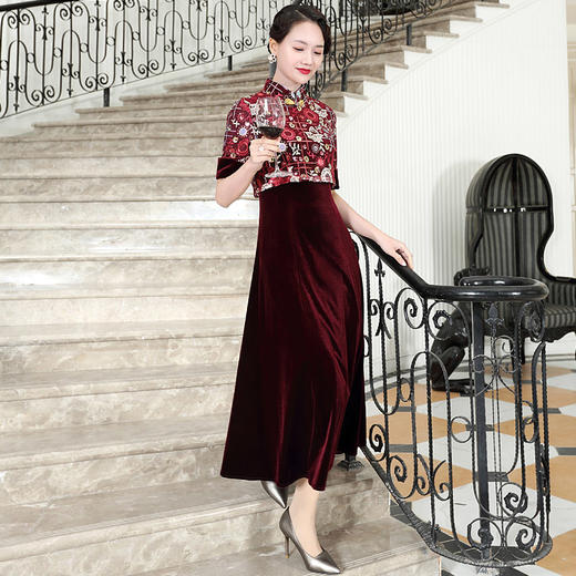 DLQ-A2893新款复古中国风绣花丝绒改良旗袍 商品图1