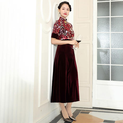 DLQ-A2893新款复古中国风绣花丝绒改良旗袍 商品图2