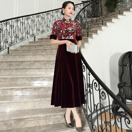 DLQ-A2893新款复古中国风绣花丝绒改良旗袍 商品图0