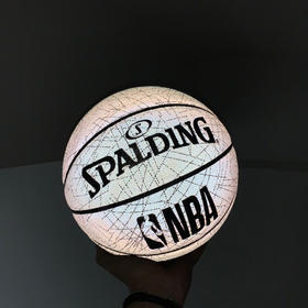 斯伯丁3M反光篮球，送男友礼物