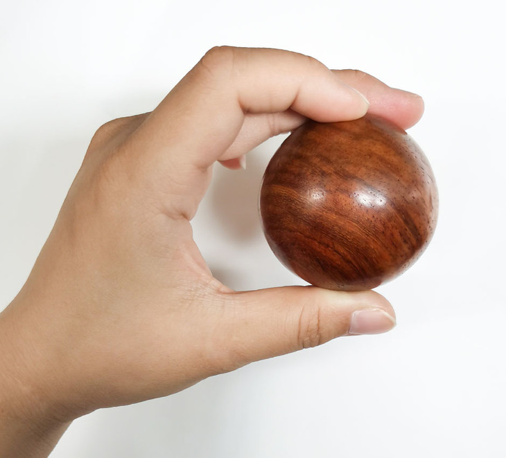 红木保健手球越南花梨木按摩球健身实木把玩球送老人父母练手