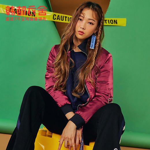 韩都衣舍2019韩版女装冬装新款直筒字母立领宽松棉衣JM8474發 商品图3