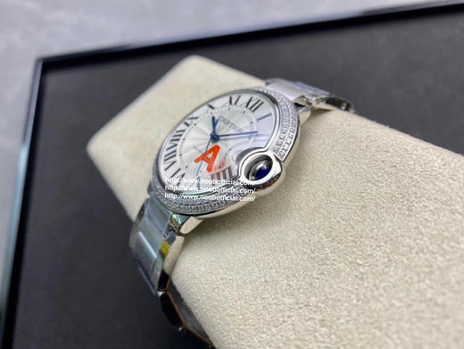 V6 厂 一表一卡一码！V7版 卡地亚 蓝气球 可搭载皮带和钢带，42mm 直径42x13mm，搭载2824自动机械机芯，316精钢表壳，蓝宝石镜面，烧蓝钢针，折叠扣，防水50米！乱真之作！ 商品图7