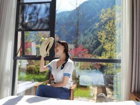 草帽和这件短袖针织衫搭配起来复古感满满呀！