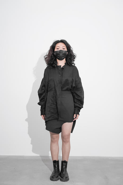 十点睡觉有限实验室X张宇飞   亚麻缎不对称黑衬衣(别针款） 商品图4