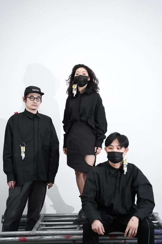 十点睡觉有限实验室X张宇飞   亚麻缎不对称黑衬衣(别针款） 商品图7