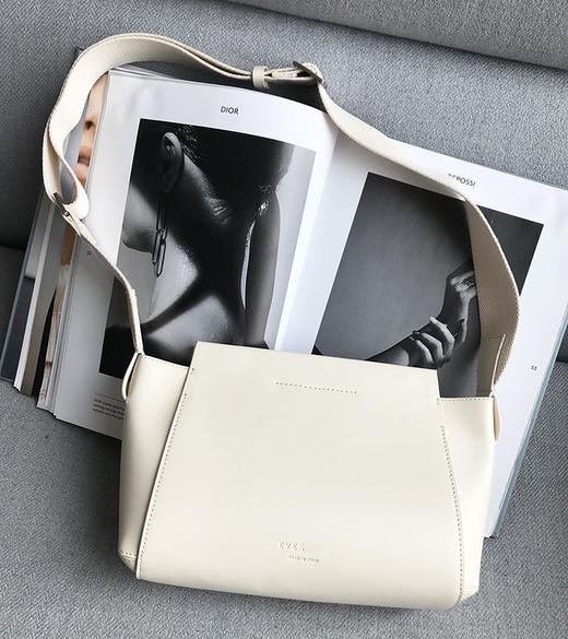 2021底-7折 不退换 THS 12.26-限时 小众品牌 everlane 女士纯色 斜跨包 三色可选 CQ1086 商品图6