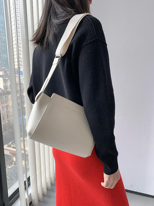 2021底-7折 不退换 THS 12.26-限时 小众品牌 everlane 女士纯色 斜跨包 三色可选 CQ1086 商品图1