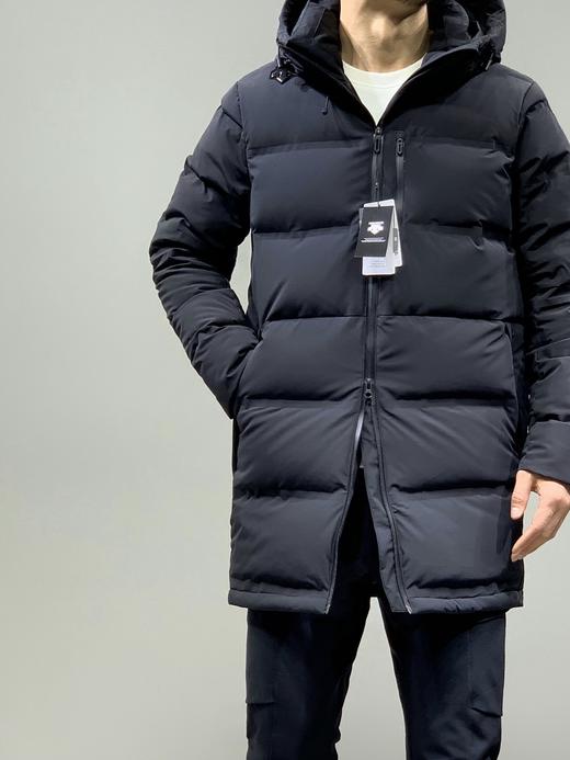 点此购买 吴彦祖同款迪桑特男款连帽长款羽绒服 ssy170959