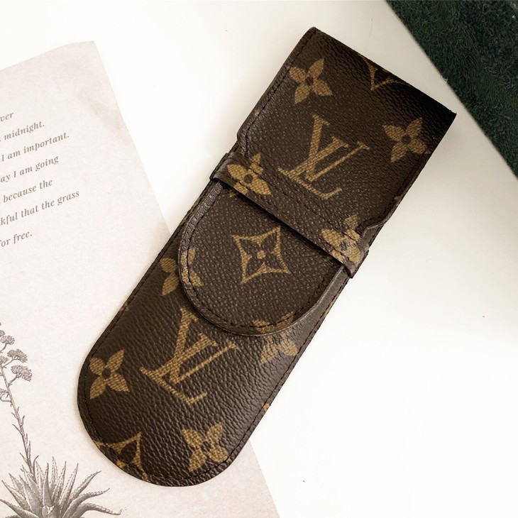 lv路易威登老花口红包 烟包