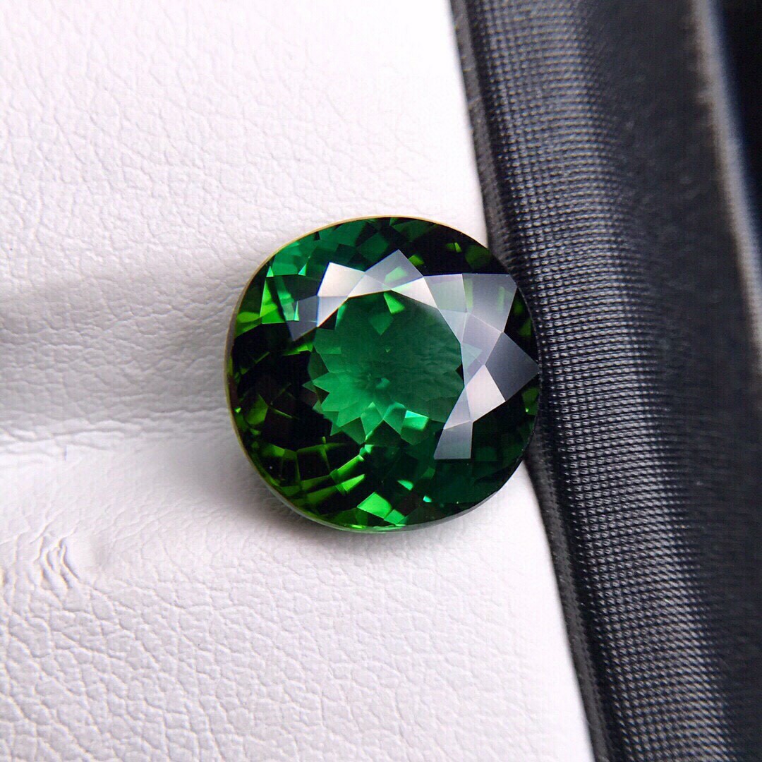 385ct天然绿碧玺裸石