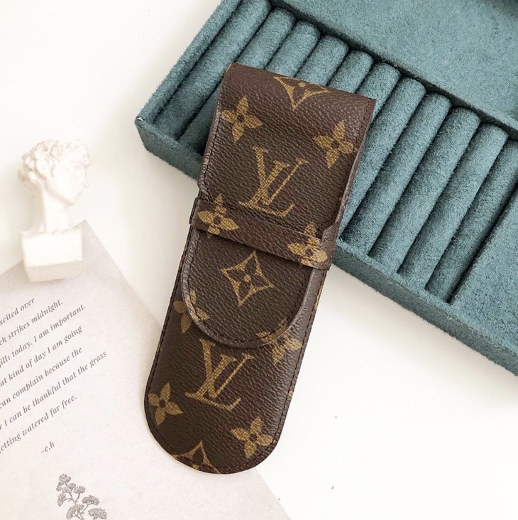 lv路易威登老花口红包 烟包