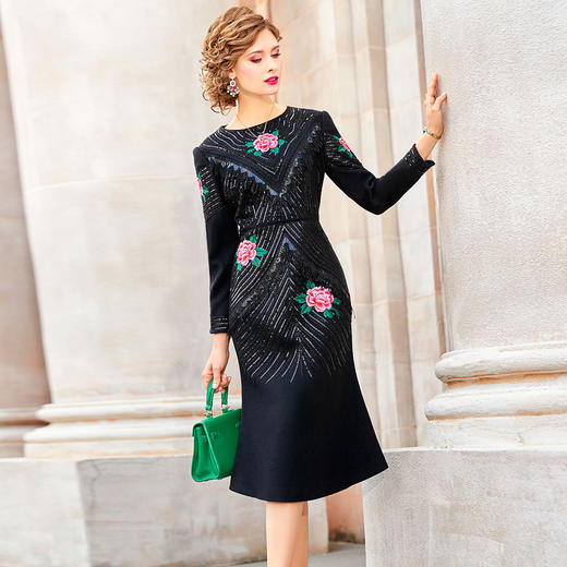 FMY-F20DL36004冬季复古气质优雅绣花黑色毛呢连衣裙 商品图0
