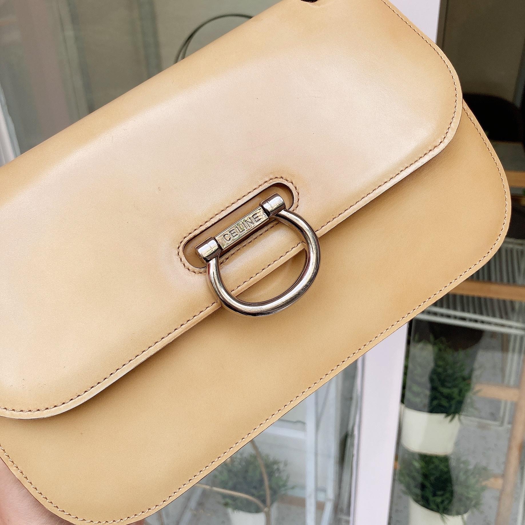 celine vintage 马蹄扣 奶茶色 box牛皮 手提包