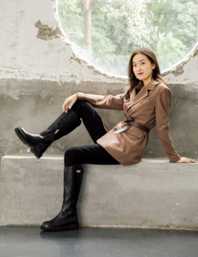 这款西转外套搭配腰带，太帅气啦！