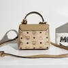 MCM 奶茶色 铆钉碎钻 牛皮 Kelly 斜挎包 商品缩略图1