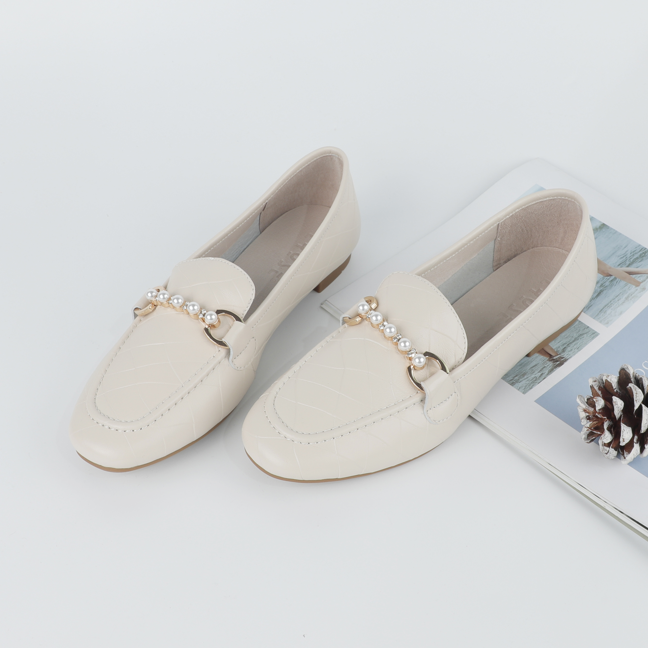 低跟珍珠扣乐福鞋21XW1311103