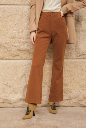 微喇长裤搭配休闲款式的西装外套，太帅气了！