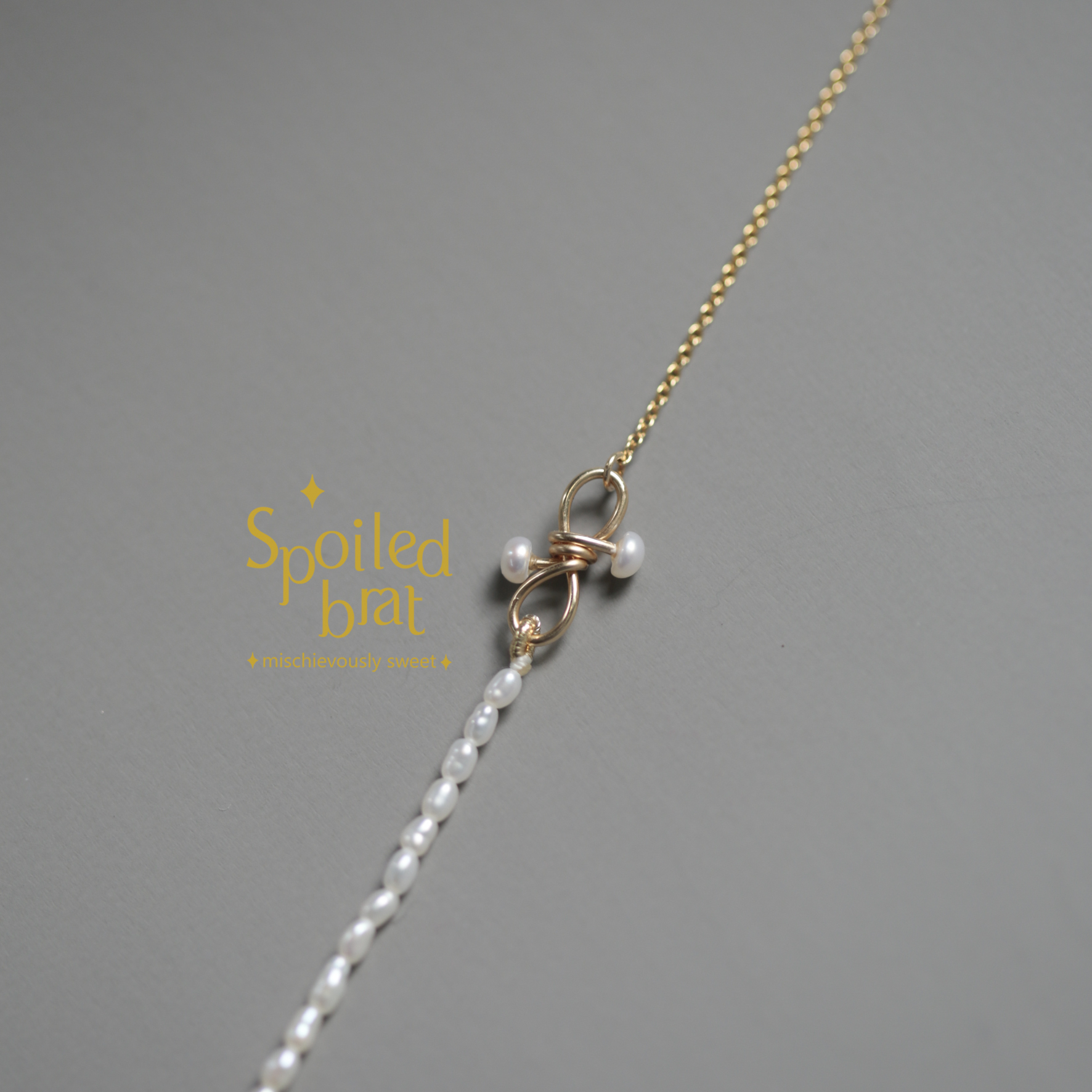 Spoiledbrat Jewelry 手工蝴蝶结米珍珠半链手链