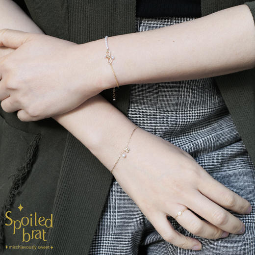 Spoiledbrat Jewelry 手工蝴蝶结米珍珠半链手链 商品图3