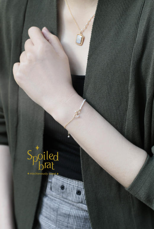 Spoiledbrat Jewelry 手工蝴蝶结米珍珠半链手链 商品图1