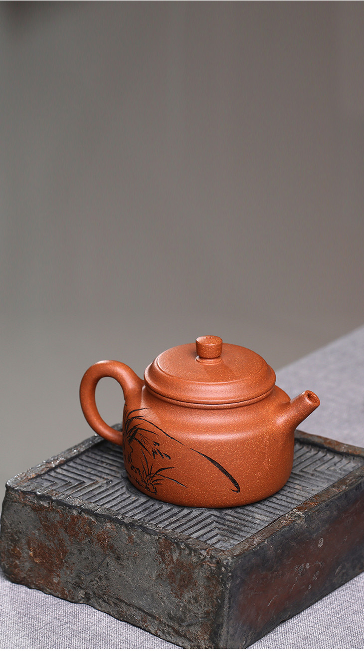 德钟壶 | 老段泥,容量230cc,铭文:居上位而不骄在下位而不忧