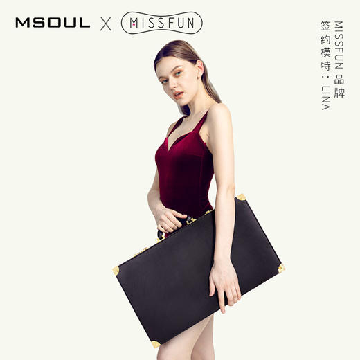 MISSFUN 丽娜情趣SM调情套装 zhen皮皮鞭手铐脚铐口球（包含低温蜡烛+一次性蜡烛+刮蜡板） 商品图1