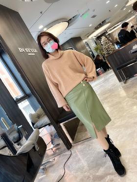 颜色靓丽，皮质细腻，穿上就是一只时尚又大方的丽人