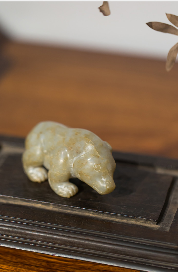 明 玉雕熊纸镇