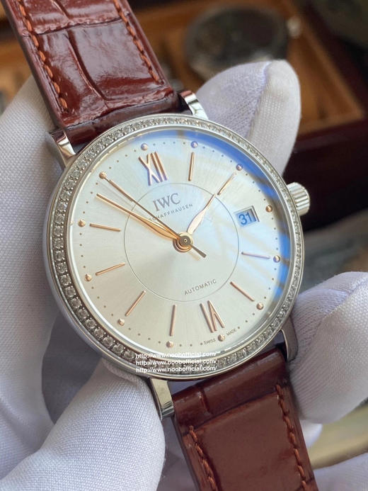 V7厂七星怒荐佳作之女款柏涛菲诺 极致典雅 为行业再添一款 女表1.V7厂女款波涛菲诺，系行业同款唯一敢于呈现真假对比评测的版本，修正市面现有版本的所有不足，其结构以及细节均按原装逐一复制 商品图13