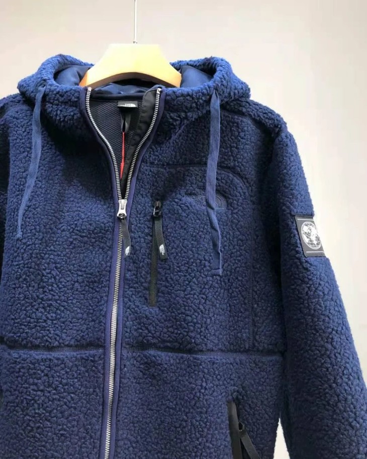 tnf手臂徽章羊羔绒男女情侣款连帽外套!