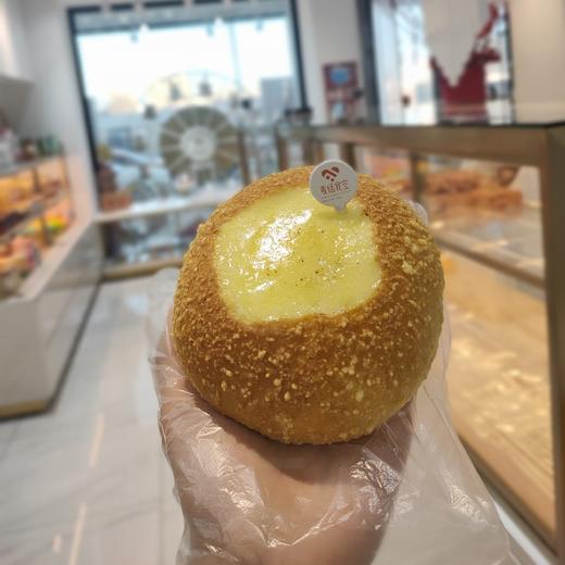 蛋黄芝士（约每日十点出炉）内馅芋泥，蛋黄酱，表面芝士酱。 商品图0