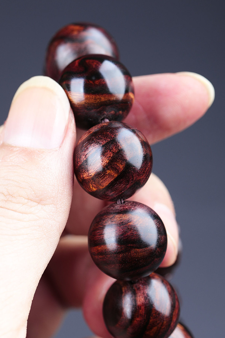 1.8x13 颗海黄油梨虎皮纹手串 h14