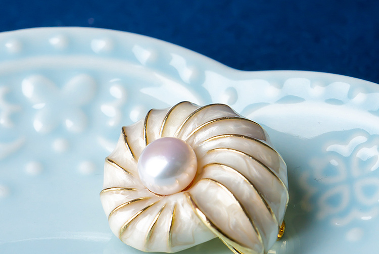 o-stone/一生一石听海精灵天然淡水珍珠海螺胸针秋冬大衣配饰